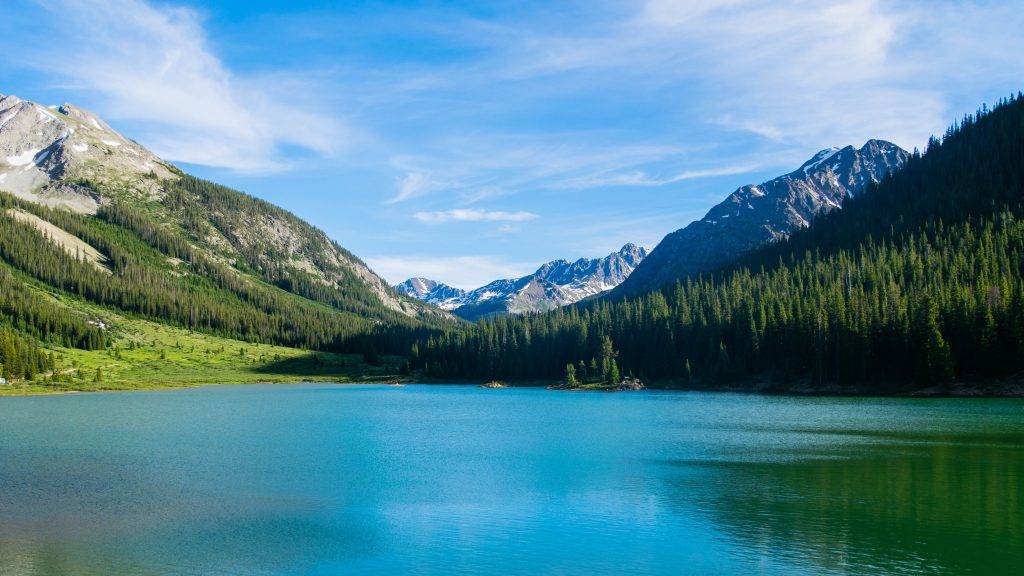 Lake nestled in the Colorado Rockies